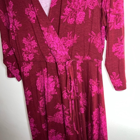 NWT TORRID RED FLORAL JERSEY WRAP DRESS SIZE 0 - Picture 7 of 10